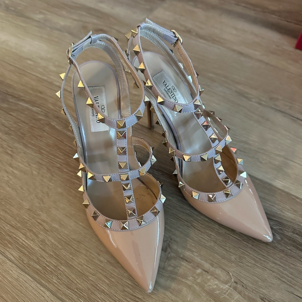 Valentino Garavani Nude Rockstud Pumps